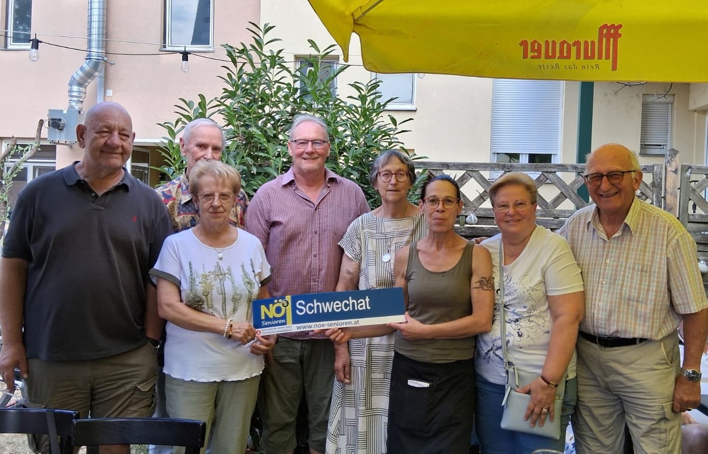 Foto: Toni Imre, Hans Suhrau, Brigitte Bomer, Günter Faltin, Lore Donninger, Angelika Vas, die scheidende Gastwirtin, Renate Kager und Rudolf Donninger  
